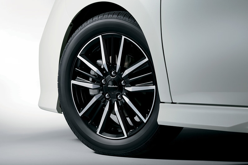 専用17インチアルミホイール