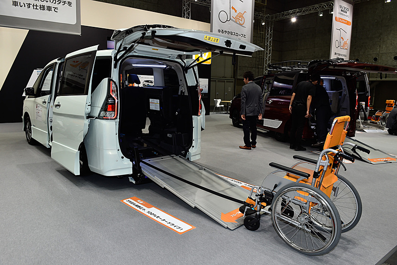 「セレナ e-POWER チェアキャブ スロープタイプ 車いす1名サード仕様」