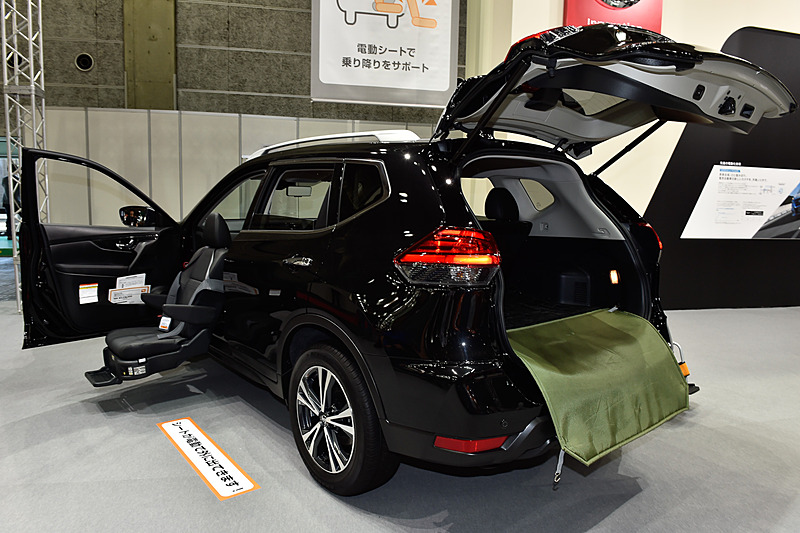 エクストレイル 助手席スライドアップシート