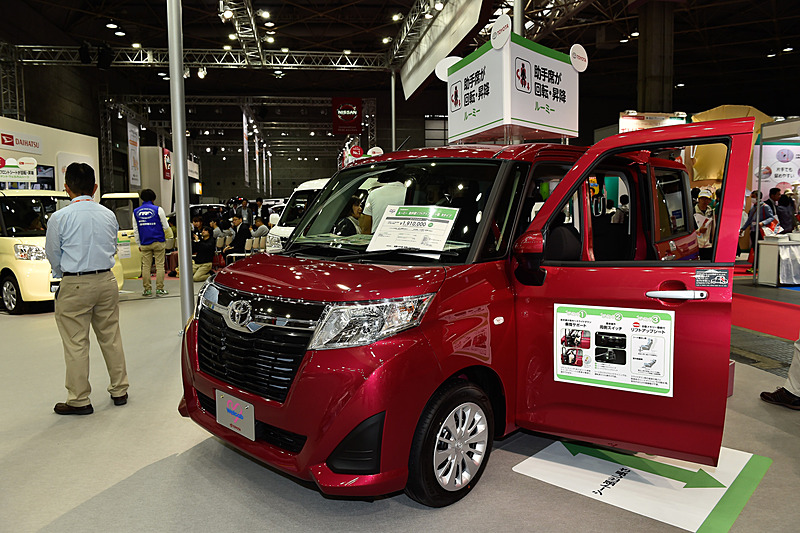 初出展のルーミー 助手席リフトアップシート車 Bタイプ