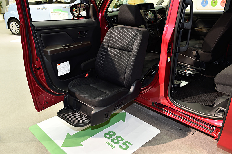 助手席リフトアップシートはAタイプ、Bタイプ共通の装備