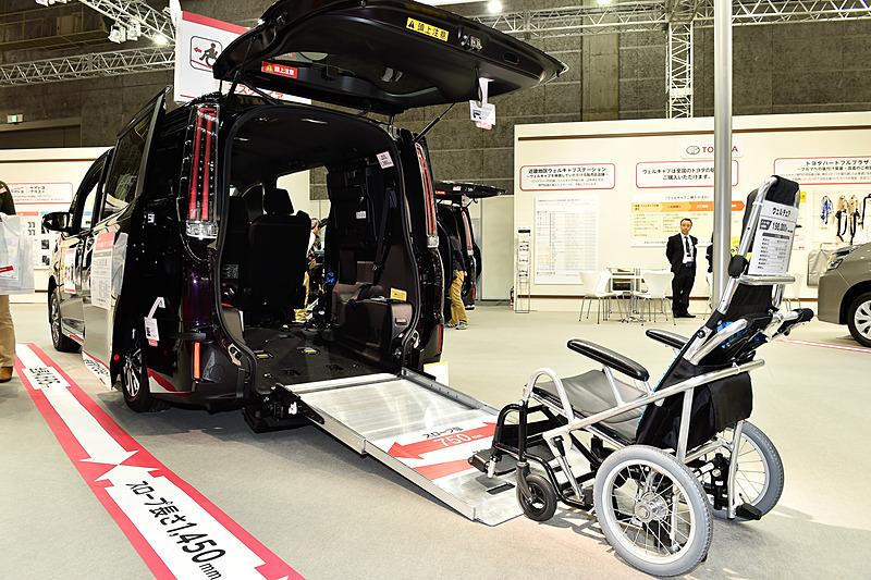 エスクァイア 車いす仕様車（スロープタイプ） タイプI 車いす2脚仕様