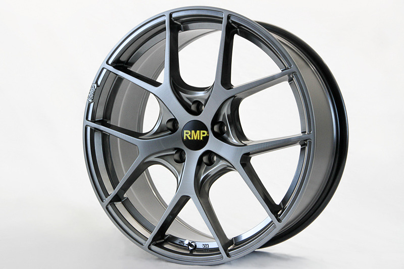 RMPシリーズの「025F」。2本×5組のスポークを使っている。このデザインはスポークの足を長くできるのが特徴で、スポーク間の幅も広く開口部も大きめになる。軽快感を出したい場合にマッチする形状とのこと