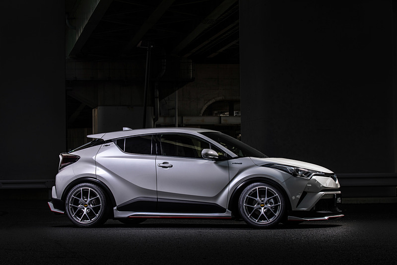 2×8スポークの「028F」（左）、2×5スポークの「025F」（中）、10本スポークの「010F」（右）と、定番のデザインの中に新しさを求めたRMPシリーズ