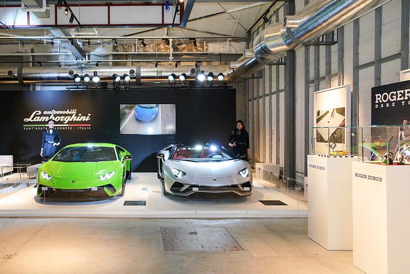 「イタリア・アモーレ・ミオ！」内のランボルギーニブース。時計の「ロジェ・デュブイ」スペースもある