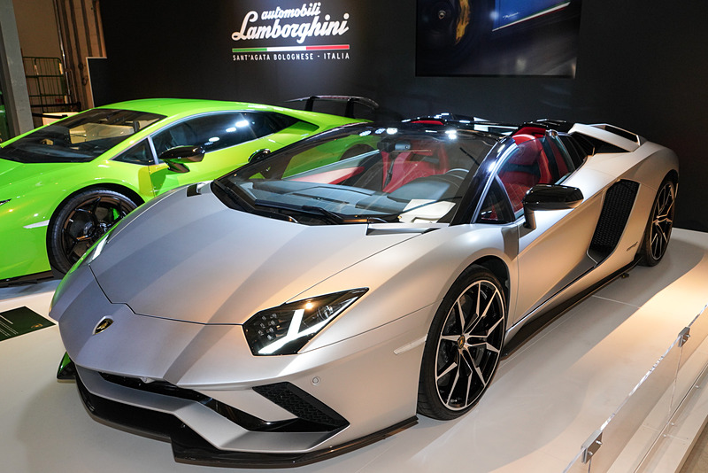 「アヴェンタドール S ロードスター」