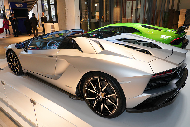 「アヴェンタドール S ロードスター」