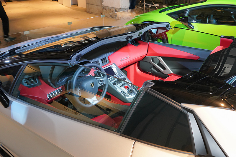 「アヴェンタドール S ロードスター」