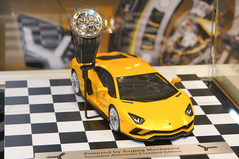 アヴェンタドール Sとコラボした「エクスカリバー アヴェンタドール S」