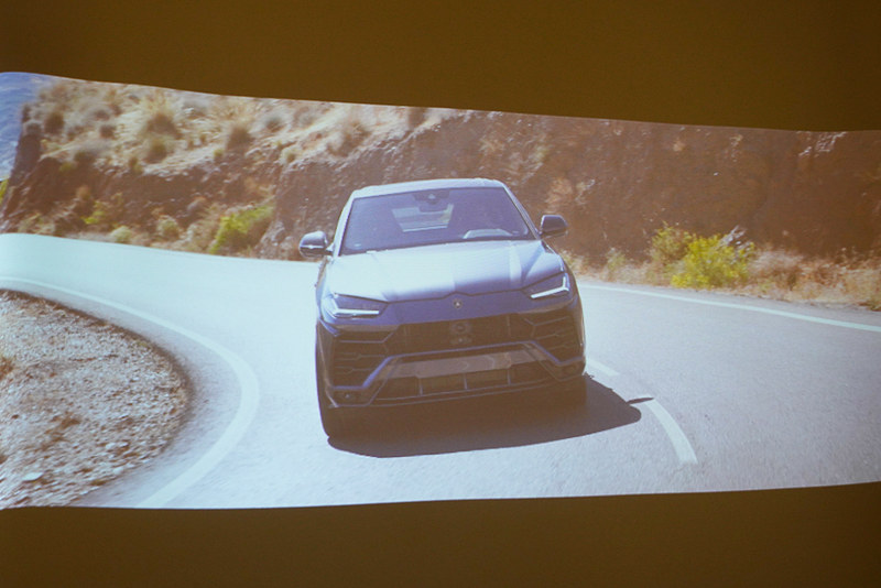 SUVモデル「ウルス」のイメージ動画