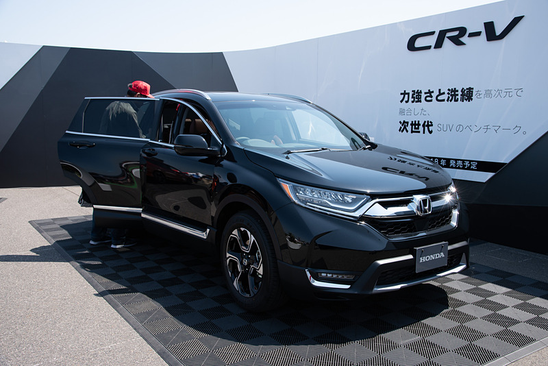 発売前の新型「CR-V」右ステアリング仕様を展示。多くの発売前車両がEnjoy Hondaで展示されている