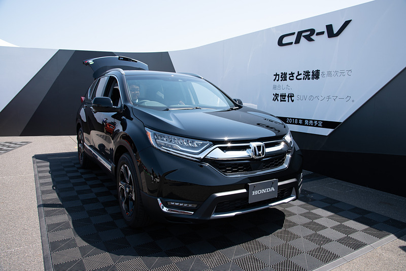 CR-Vの右ステアリング仕様。室内をチェックしてみていただきたい