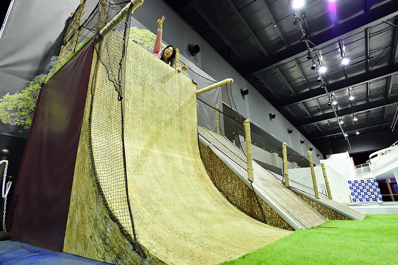 靴を脱いで気合いでチャレンジ!!　なんと1発で登り切りました!!