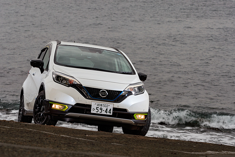 ノートの特別仕様車「ノート C-Gear」