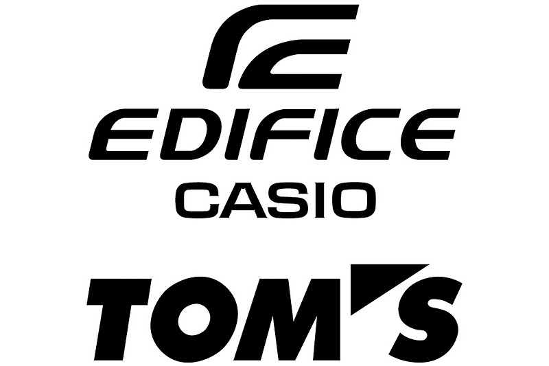 文字板と裏蓋にトムスのロゴマークをデザイン