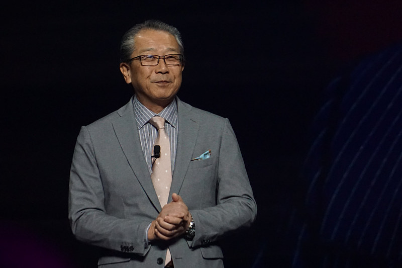 トヨタ自動車株式会社 専務役員 中国本部本部長の小林一弘氏が登壇