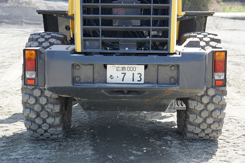 トレッド面がフラットなラジアルタイヤ