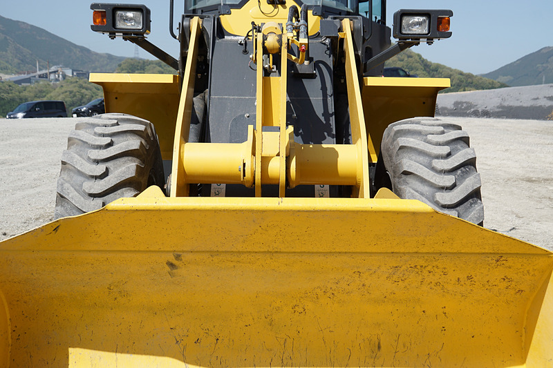 トレッド面の中央が盛り上がっているバイアスタイヤ