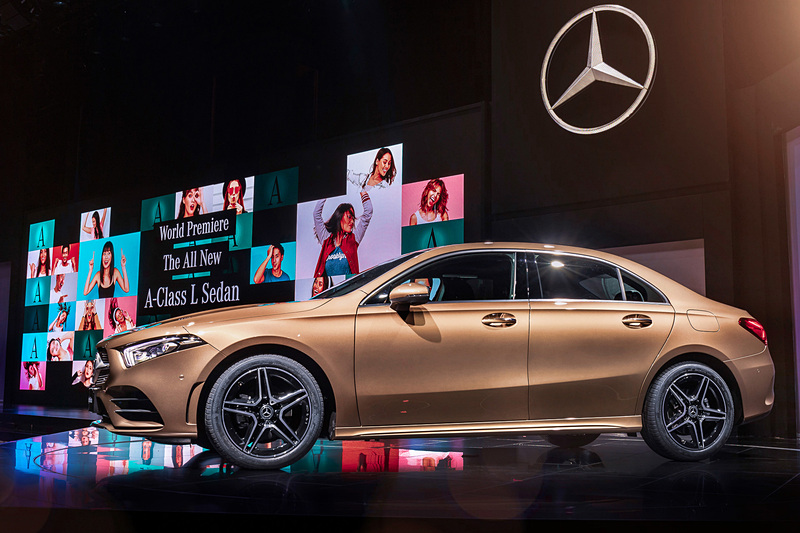 北京モーターショー 2018で世界初公開された中国専用車「Aクラス L セダン」