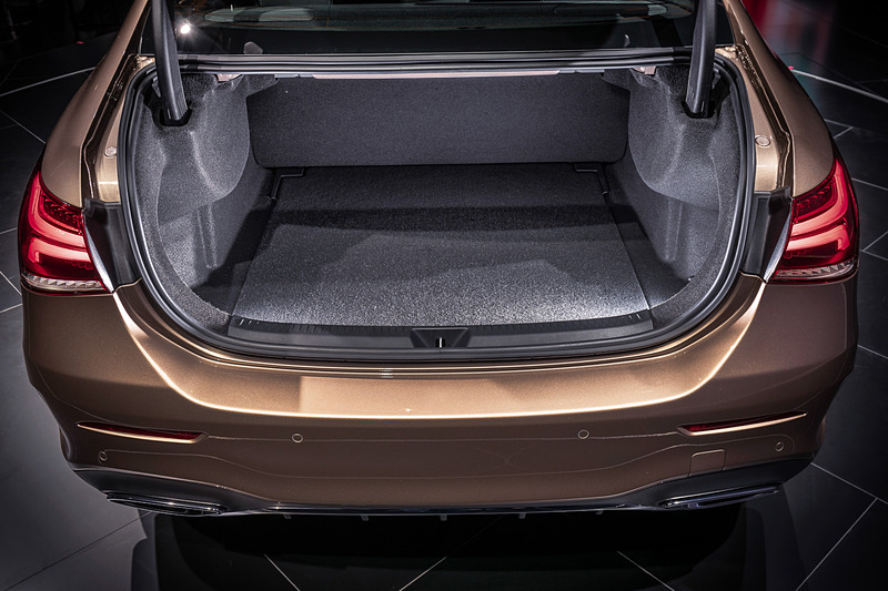 トランク容量は420L