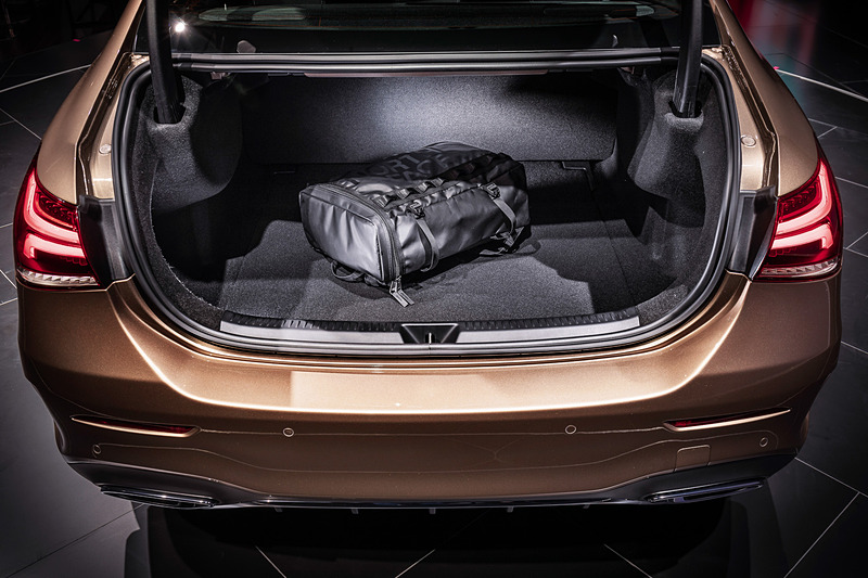 トランク容量は420L