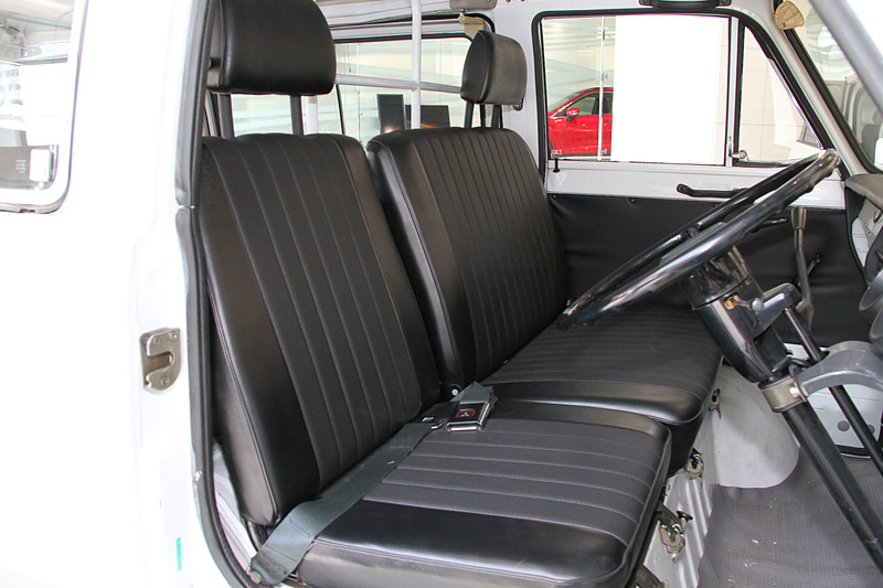 初代デリカ バンのボディサイズは3860×1540×1795mm（全長×全幅×全高）、車両重量990kg。発売当時の参考価格は68万5000円