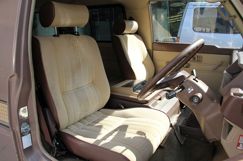 2代目デリカ スターワゴンのボディサイズは4130×1695×1975mm（全長×全幅×全高）、車両重量1240kg。発売当時の参考価格は151万4000円