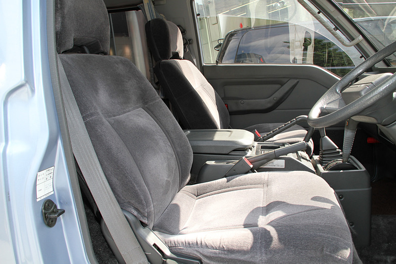 3代目デリカ スターワゴンのボディサイズは4460×1695×1975mm（全長×全幅×全高）、車両重量1770kg。発売当時の参考価格は229万円