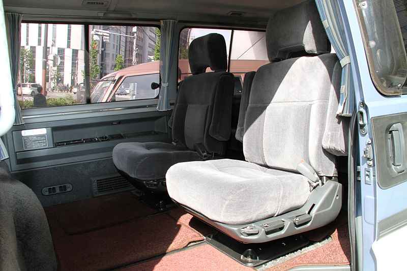 3代目デリカ スターワゴンのボディサイズは4460×1695×1975mm（全長×全幅×全高）、車両重量1770kg。発売当時の参考価格は229万円