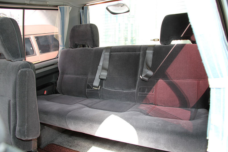 3代目デリカ スターワゴンのボディサイズは4460×1695×1975mm（全長×全幅×全高）、車両重量1770kg。発売当時の参考価格は229万円