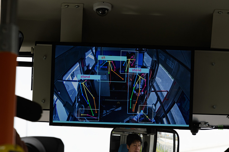 こちらは車内映像。乗員が座っているか、立っているか認識できている
