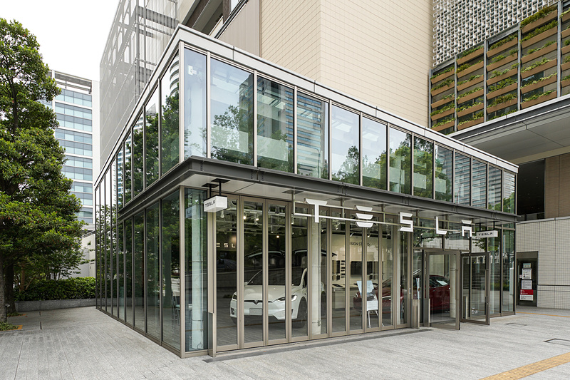 テスラデザインスタジオ横浜は「MARK IS みなとみらい」の一角にある