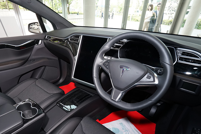 モデル Xの運転席まわり