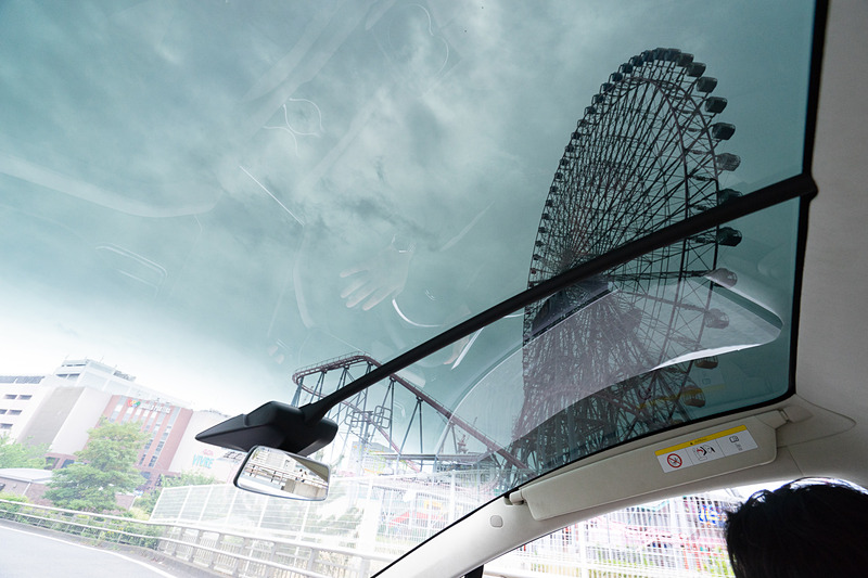 外観からは分かりにくいが、フロントウィンドウが屋根上まで達していて、とても明るく開放感がある