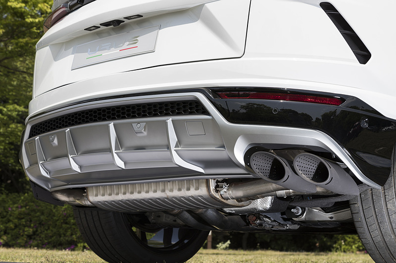 マフラーエンドは左右2本ずつの4本出し