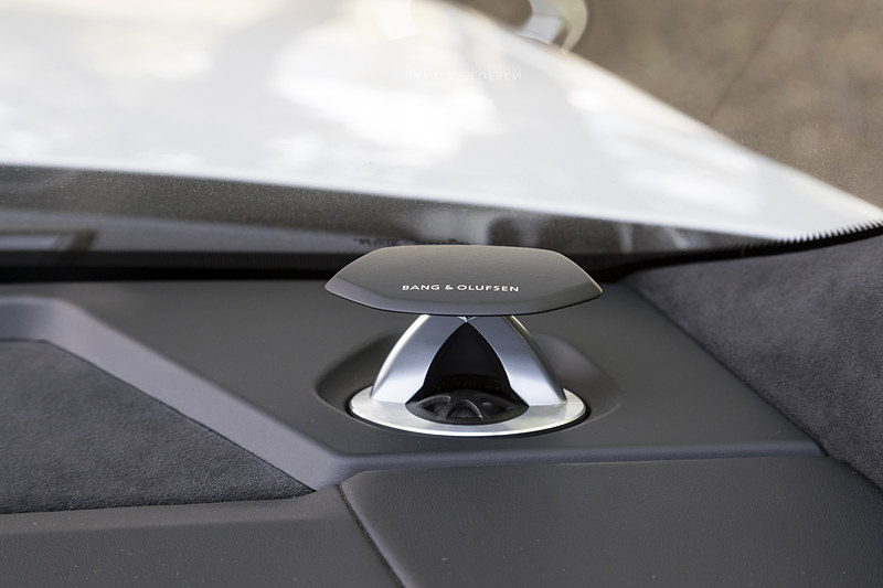 合計21個のスピーカーを備えるBANG＆OLUFSENの3Dアドバンスドサウンドシステムをオプション設定