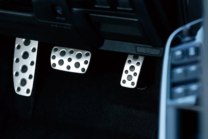 1.6GT EyeSight Smart Editionのインテリア。「アルミパッド付スポーツペダル」を装着している