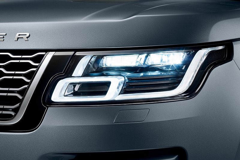 外観デザインではフロントグリルやボンネット、フェンダーベント、LEDのライト類などを一新