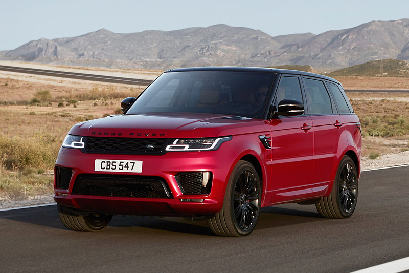 2018年モデルのレンジローバー スポーツではフロントグリルやボンネット、フェンダーベント、LEDのライト類などのデザインを一新