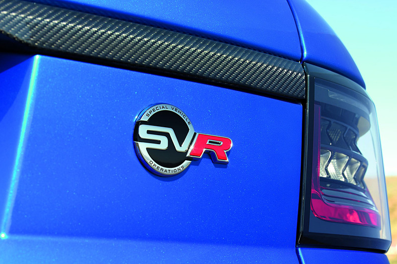 2018年モデルのレンジローバー スポーツではフロントグリルやボンネット、フェンダーベント、LEDのライト類などのデザインを一新