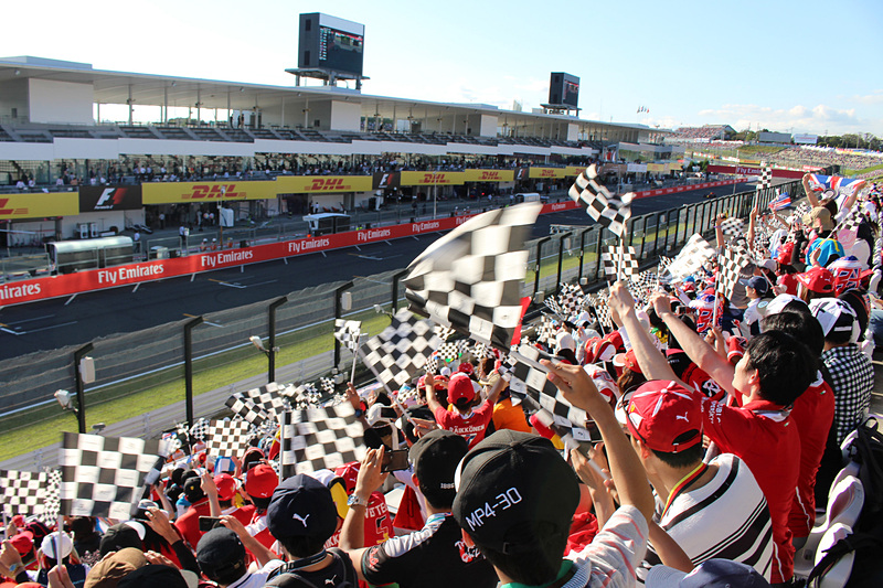 決勝が行なわれる10月7日に来場した人全員に「チェッカーフラッグ」を無料配布