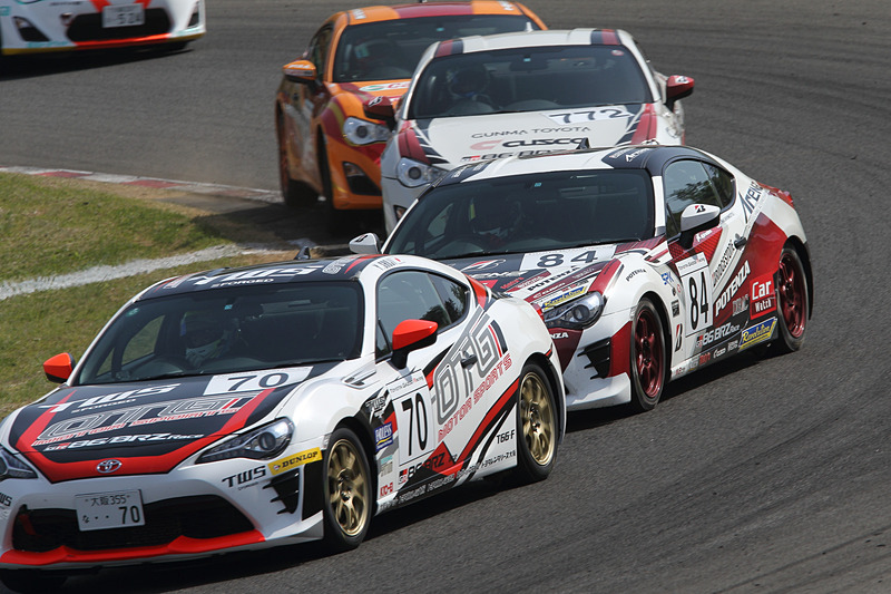 決勝レースはスタートから好調で、1コーナーで5番手に浮上。が、しかし……