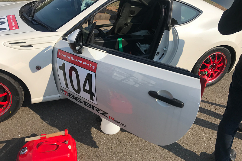 主催者もスクールカーを使ってガス欠テストを行なうの図。皆が本気で問題解決に立ち向かっております