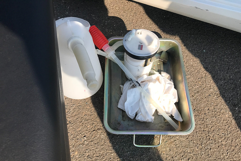 主催者もスクールカーを使ってガス欠テストを行なうの図。皆が本気で問題解決に立ち向かっております