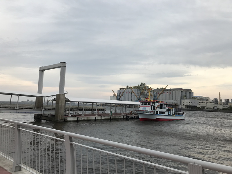 東京湾をクルーズする旅客船にもK'S HARBORから乗れます。近ごろは幻想的な景色が楽しめる「工場夜景クルーズ」も人気だそうですよ