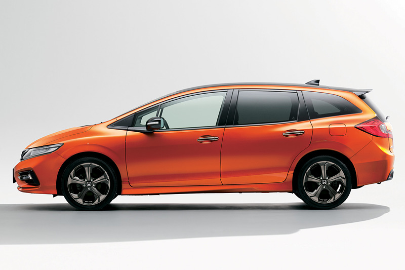 ボディサイズは4660×1775×1530mm（全長×全幅×全高。RSの全高は1540mm）でホイールベースは2670mm。車両重量は1430～1510kg