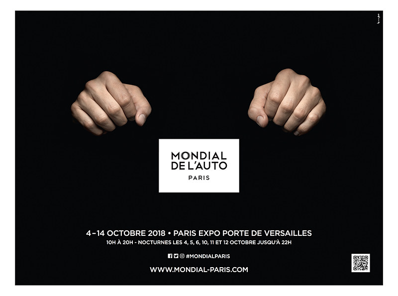 パリモーターショーのポスターは、クルマのステアリングを握る手がモチーフ。女性（左）と男性（右）の2種類