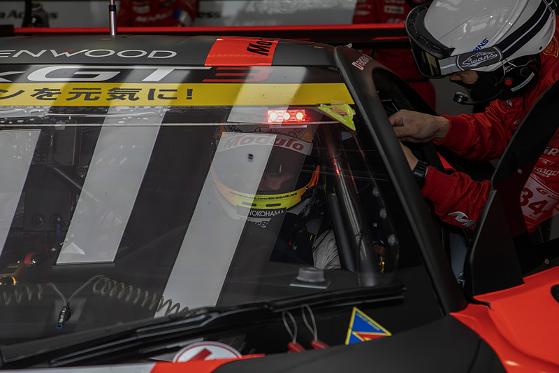 いよいよ予選がスタート。アタックは道上選手が担当