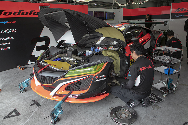 今回は500kmの長丁場なので予選終了後、ブレーキパッドとローターが新品へ交換されていた