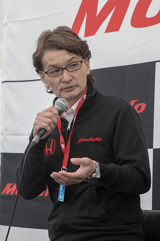 こちらはホンダアクセス Modulo開発責任者の福田正剛氏。福田氏がOKを出さなければModulo Xの開発は次へ進まないというキーマン。Modulo Xは開発に携わる技術者すべてのこだわりが詰まったクルマであることを解説した